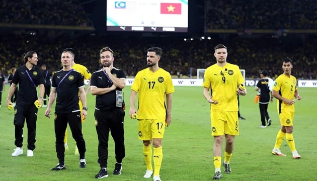 Bóng đá Malaysia đối mặt với nhiều áp lực.