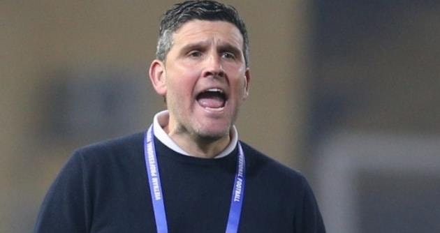 Gerard Albadalejo đang phải chịu không ít áp lực.