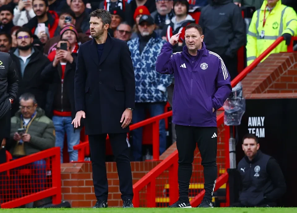 Steve Holland đóng vai trò quan trọng trong ban huấn luyện của Carrick.