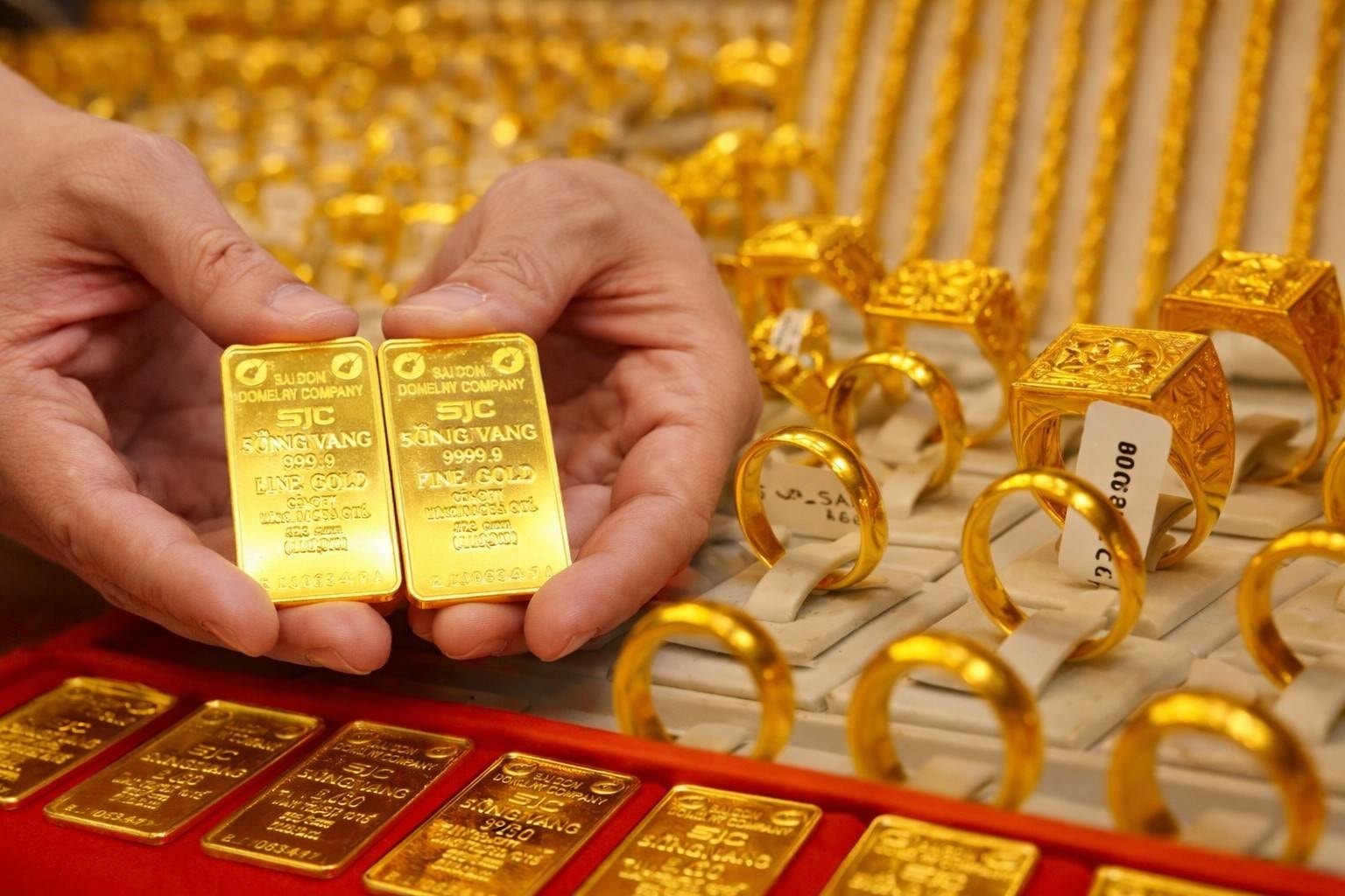 Giá vàng hôm nay 1/3/2026: Giá vàng SJC, nhẫn 9999, thế giới đầu tháng