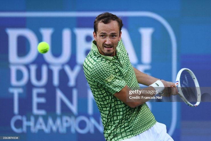Daniil Medvedev thi đấu tại bán kết Dubai Open
