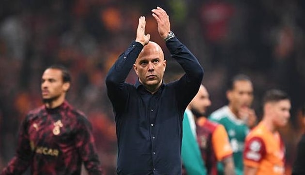 Arne Slot biết làm thế nào để kích động tâm lý học trò.