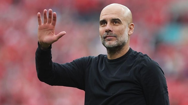 HLV Pep Guardiola nỗ lực cùng Man City tiến về đích trong cuộc đua vô địch.