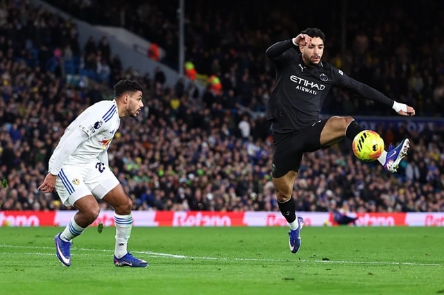 Omar Marmoush (6,9/10): Một ngày thi đấu thất vọng khi hoàn toàn mất tích trong hiệp một và phung phí cơ hội ở hiệp hai.