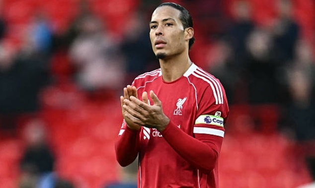 Virgil van Dijk ghi bàn nâng tỷ số lên 2-0 cho Liverpool sau pha đá phạt góc của Szoboszlai