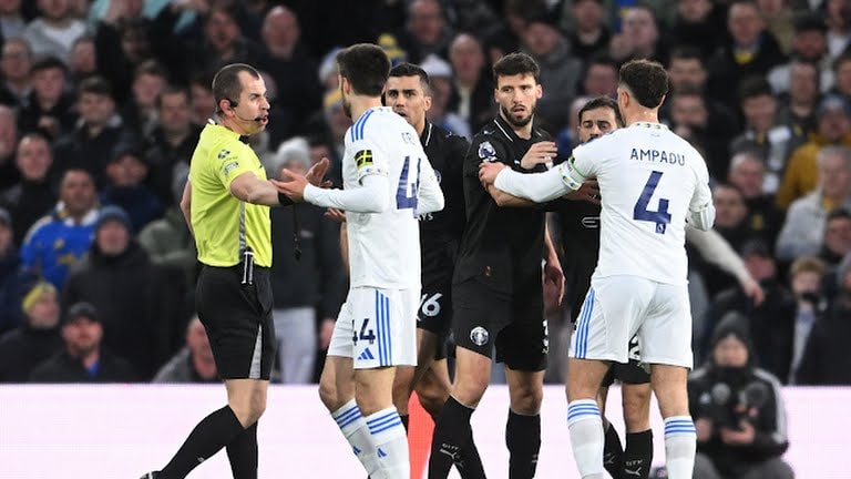 Ruben Dias (7,8/10): Thể hiện vai trò thủ lĩnh nơi hàng phòng ngự, đặc biệt là khi Man City bị choáng ngợp trước lối chơi áp sát nhanh của Leeds.