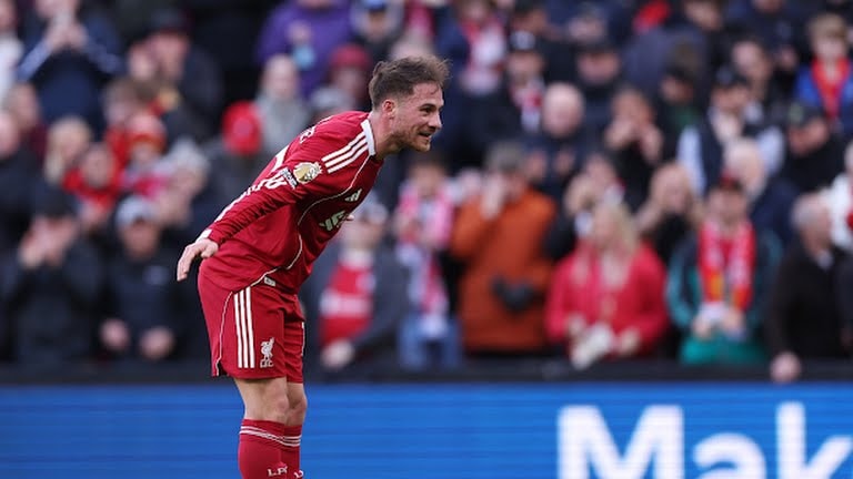 Niềm vui của các cầu thủ Liverpool sau khi vươn lên vị trí thứ 5 trên bảng xếp hạng Ngoại hạng Anh.