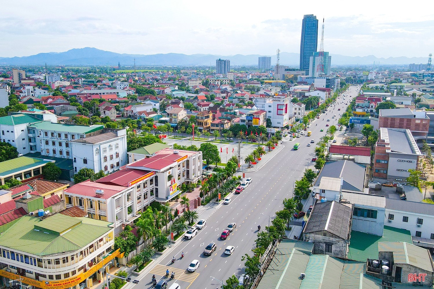 Với trách nhiệm, vừa là người lãnh đạo Đảng, vừa là đại biểu ứng cử tại địa phương, ông Phạm Gia Túc cam kết đóng góp hiệu quả vào sự nghiệp đổi mới, phát triển KT-XH của đất nước, trong đó có các xã, phường của Hà Tĩnh. image.jpg