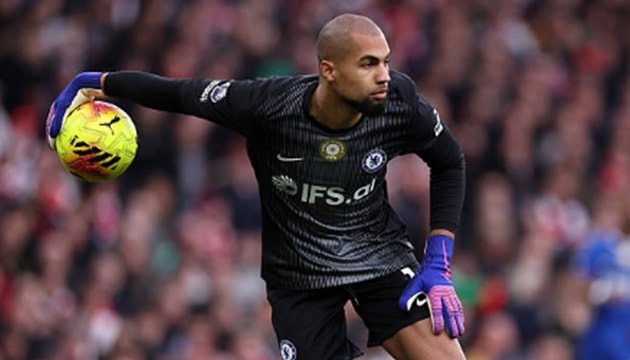 Thủ môn Robert Sanchez thi đấu thiếu ổn định trong trận gặp Arsenal