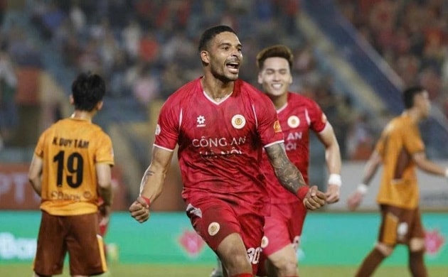 CLB Công an Hà Nội giành chiến thắng quan trọng để củng cố ngôi đầu bảng V-League.