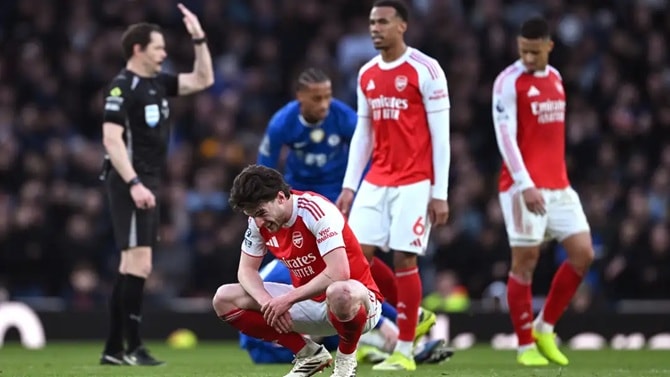 Cận cảnh tình huống Declan Rice gặp chấn thương sau nỗ lực cứu thua.