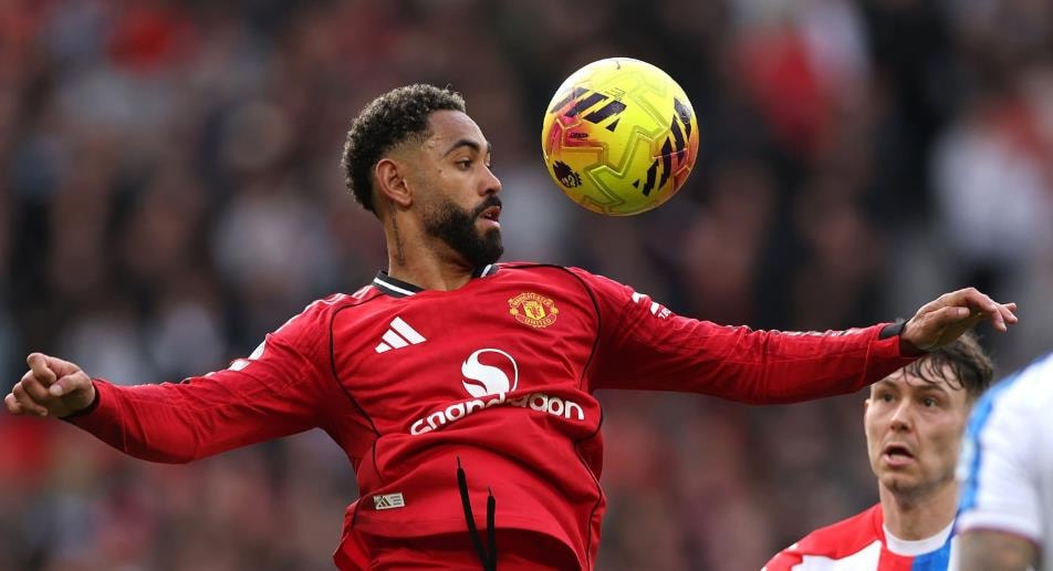 Matheus Cunha gây nhiều khó khăn cho hàng phòng ngự Crystal Palace bằng tốc độ và kỹ thuật.