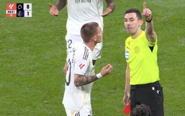 Tấm thẻ đỏ của Mastantuono dấu chấm hết cho nỗ lực của Real.