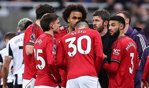 Michael Carrick đối mặt nghi vấn nuông chiều cầu thủ tại Manchester United