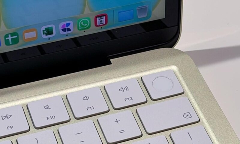 Cảm biến Touch ID trên MacBook Neo