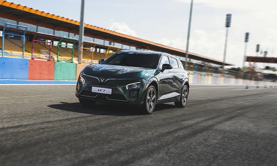 VinFast VF 7 sở hữu thiết kế hiện đại và khả năng vận hành mạnh mẽ trong phân khúc C-SUV.