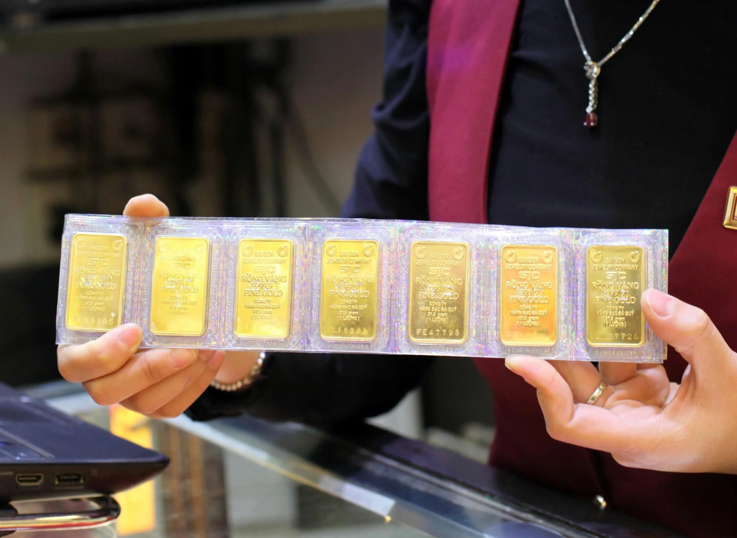 Giá vàng chiều nay 6/3: SJC, DOJI, PNJ đồng loạt giảm 900 nghìn