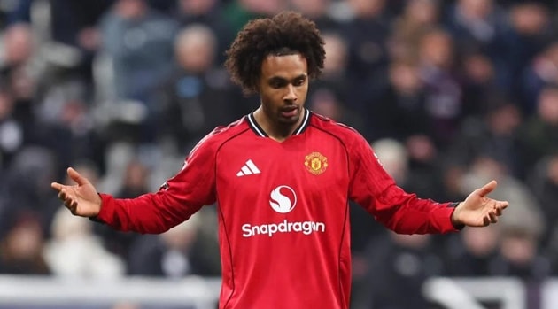 Cơ hội cho Joshua Zirkzee Zirkzee xứng đáng được Carrick trao cơ hội.