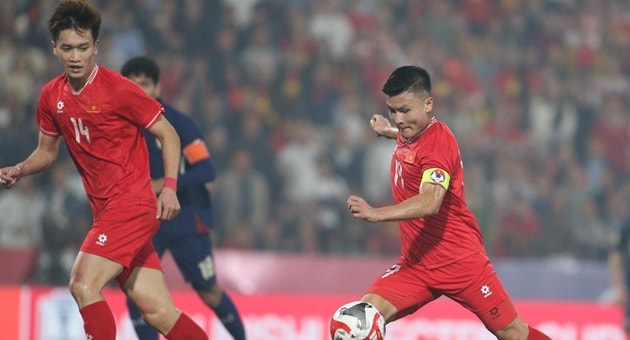 Quang Hải và Hoàng Đức sẽ cạnh tranh vị trí nhạc trưởng trên tuyển Việt Nam.