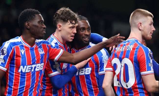 Palace đánh bại Tottenham 3-1.