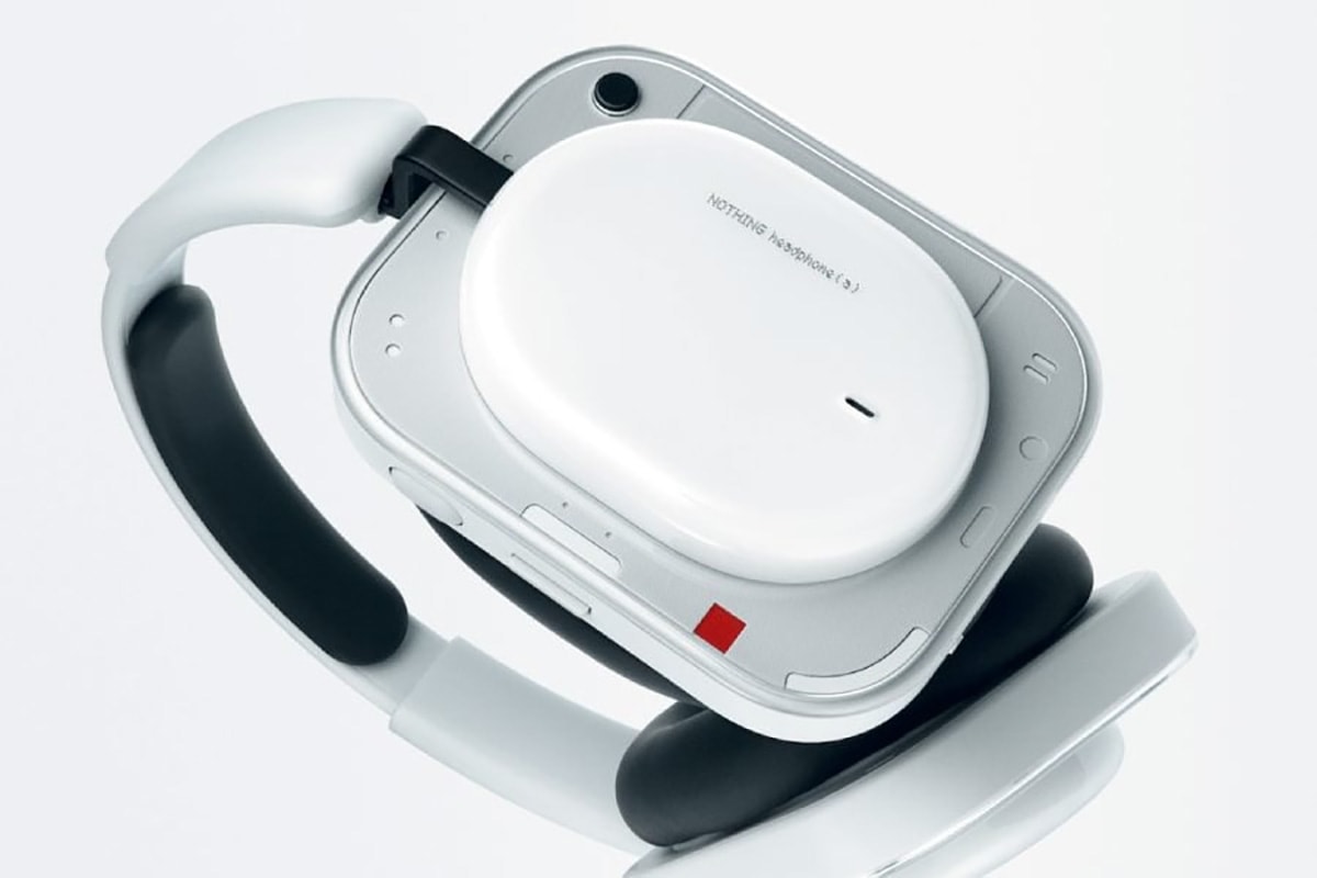 Cận cảnh củ loa 40mm phủ titan của Nothing Headphone (a) giúp giảm méo tiếng