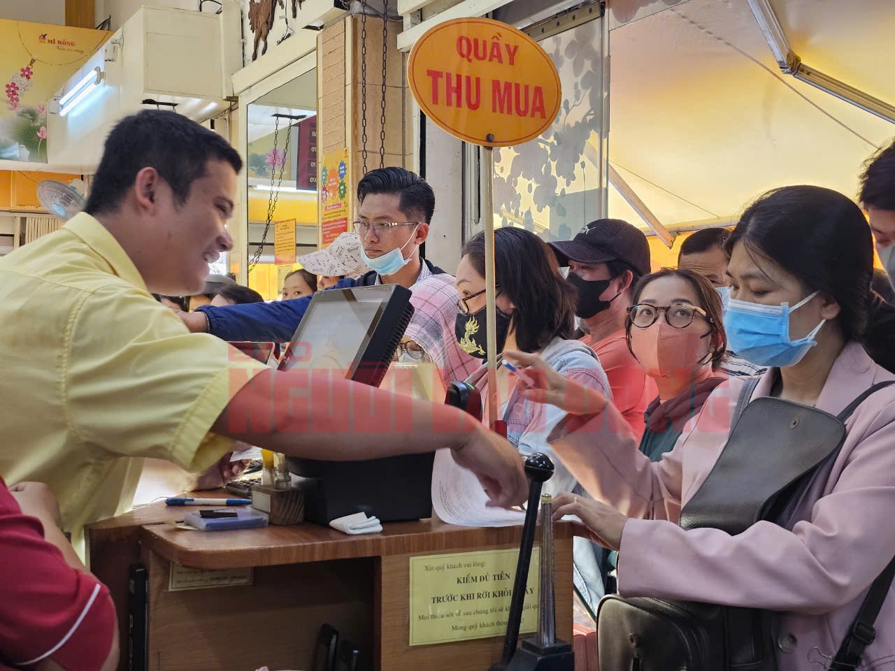 Giá vàng hôm nay 08/03/2026: Giá vàng SJC, nhẫn 9999, vàng thế giới