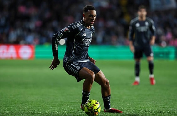 Trent Alexander-Arnold gặp khó khăn trong việc phòng ngự