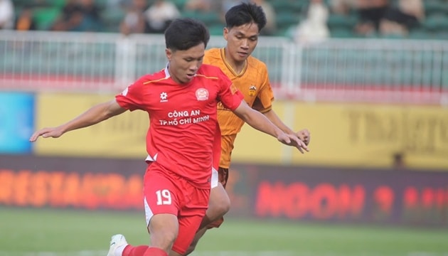 Hoàng Anh Gia Lai bất lực trước hàng thủ đội khách.