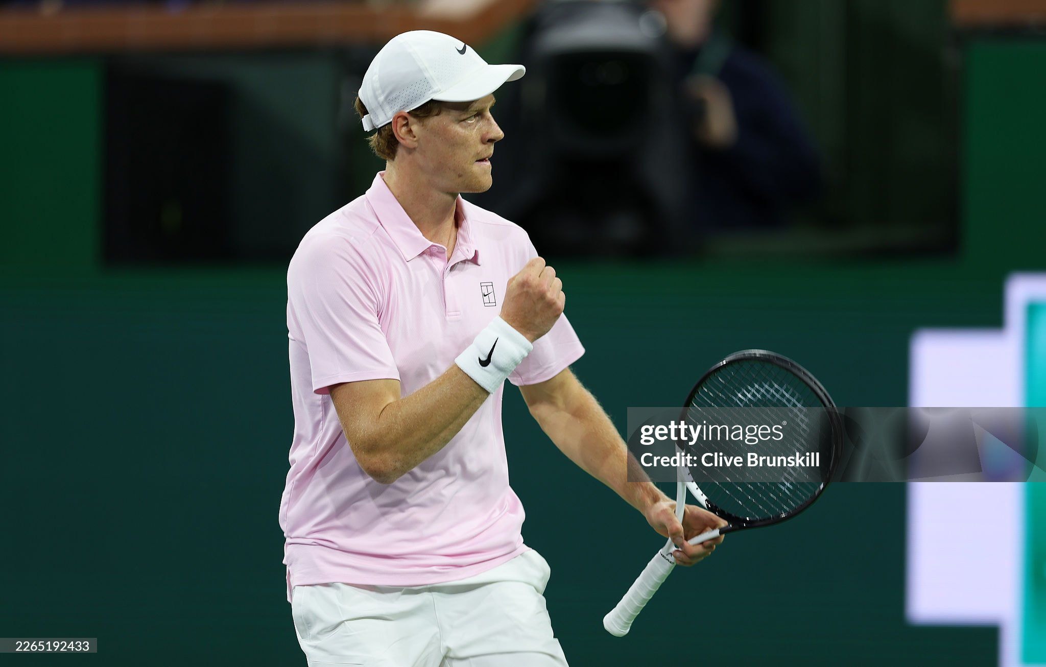 Jannik Sinner thể hiện sức mạnh vượt trội trước Dalibor Svrcina tại Indian Wells