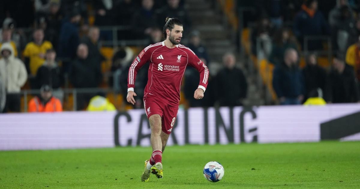 Dominik Szoboszlai trình diễn kỹ thuật cá nhân và khả năng điều tiết trận đấu trong màu áo Liverpool.