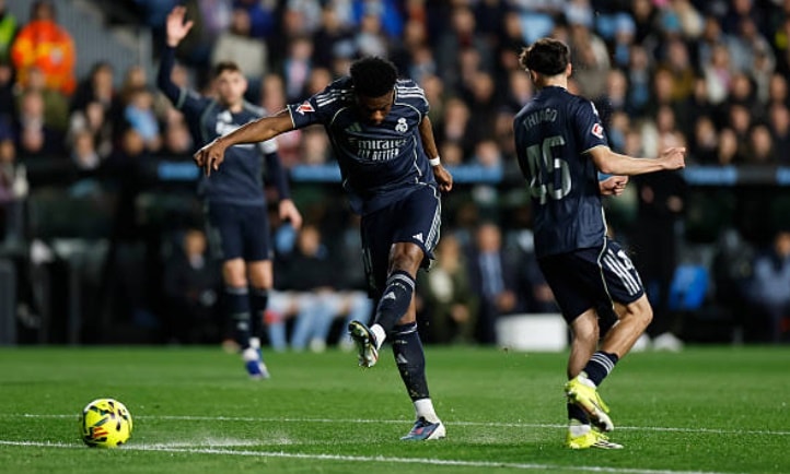 Aurelien Tchouameni ăn mừng bàn thắng vào lưới Celta Vigo