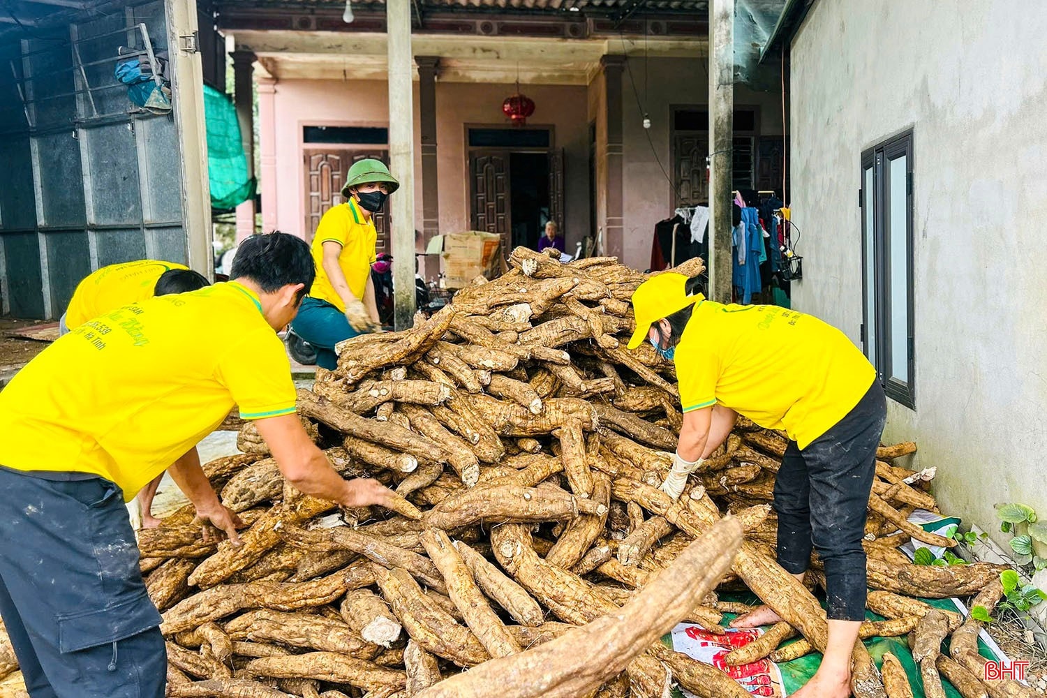 Từ những nguyên liệu bản địa nhiều phụ nữ Hà Tĩnh đã bqbht_br_a7.jpg