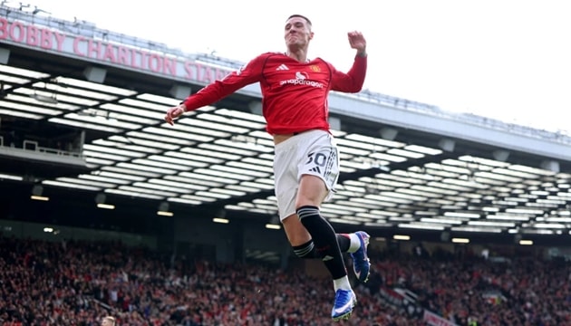 Benjamin Sesko tập luyện kỹ năng sút xa