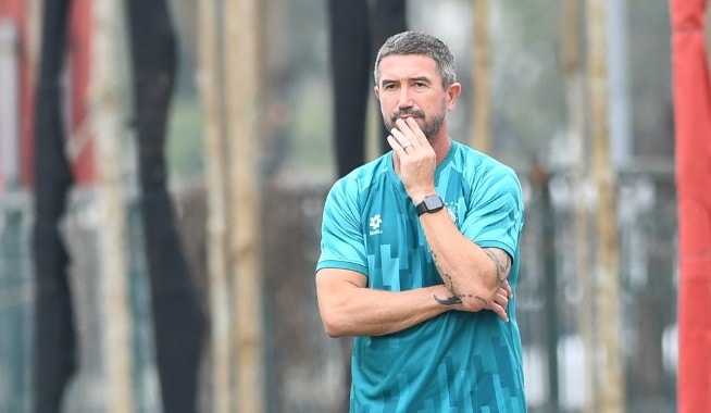 HLV Harry Kewell đối mặt thử thách lớn tại Hà Nội FC