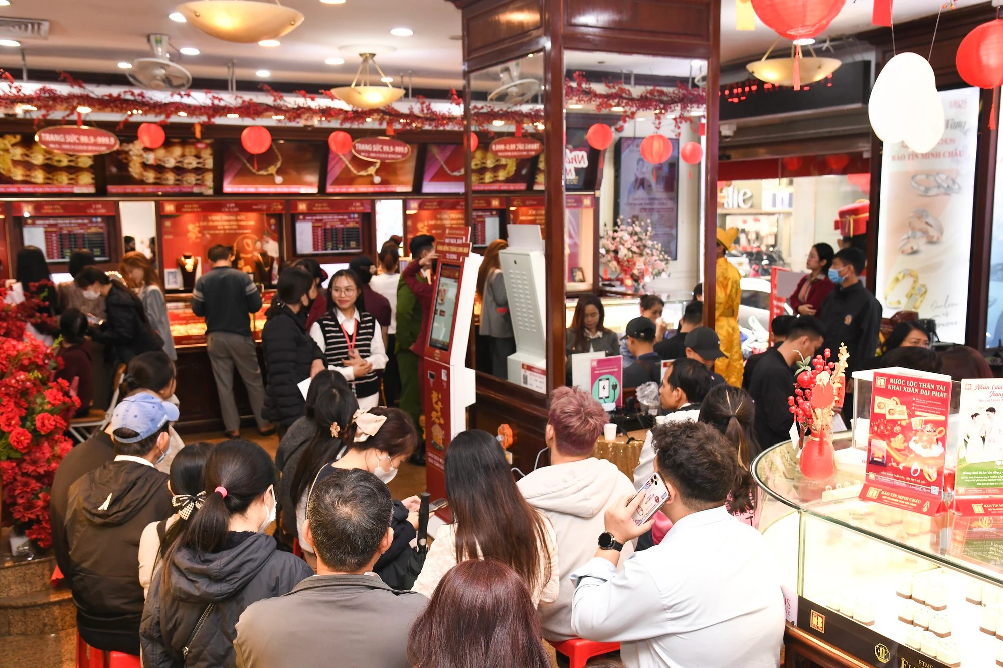 Giá vàng hôm nay 10/3/2026: Giá vàng SJC, nhẫn 9999, vàng thế giới