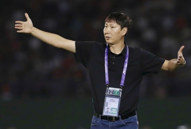 HLV Kim Sang-sik duy trì sự cân bằng giữa các nhân tố trẻ và những cầu thủ kinh nghiệm.