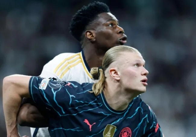 Tiền đạo Erling Haaland trong một lần đối đầu với các cầu thủ Real Madrid tại đấu trường châu Âu.