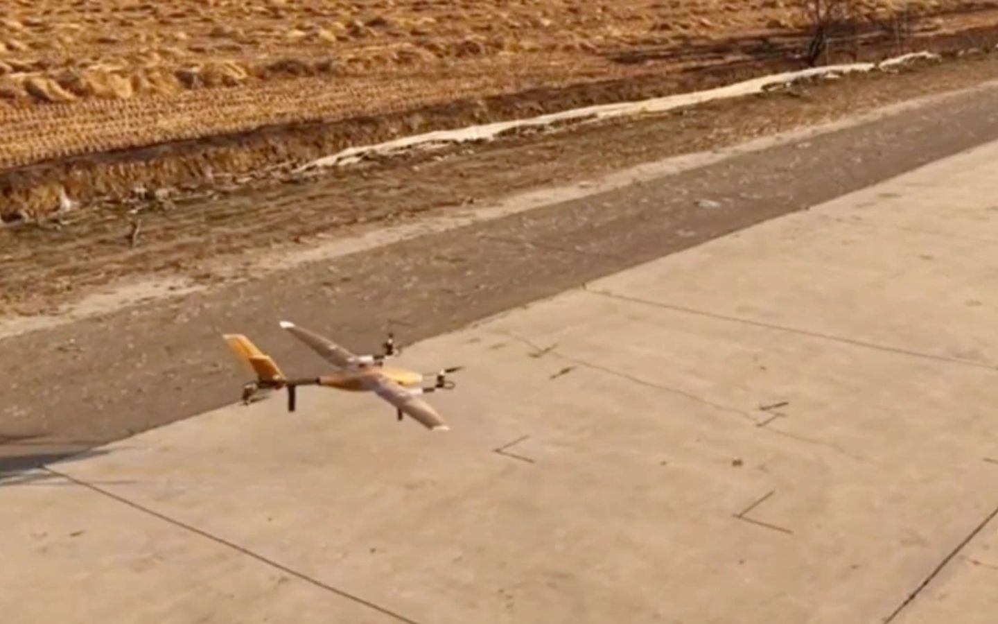 Drone cánh cố định làm từ tre đầu tiên trên thế giới