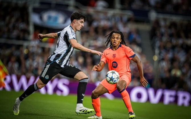 Các cầu thủ Newcastle đang tích cực tập luyện chuẩn bị cho cuộc tiếp đón gã khổng lồ Barcelona.