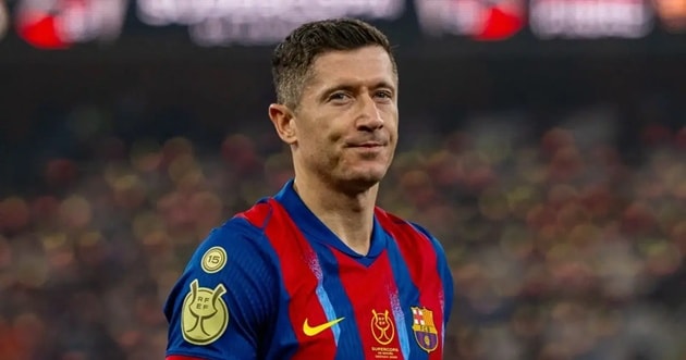 Tiền đạo Robert Lewandowski mang theo kinh nghiệm dày dạn đến sân St James' Park
