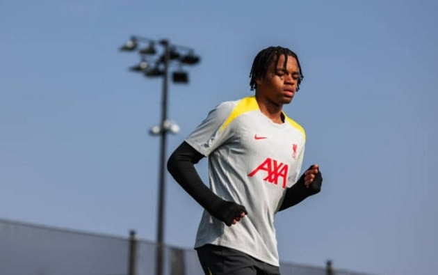 Rio Ngumoha sở hữu tốc độ đáng nể trong màu áo Liverpool