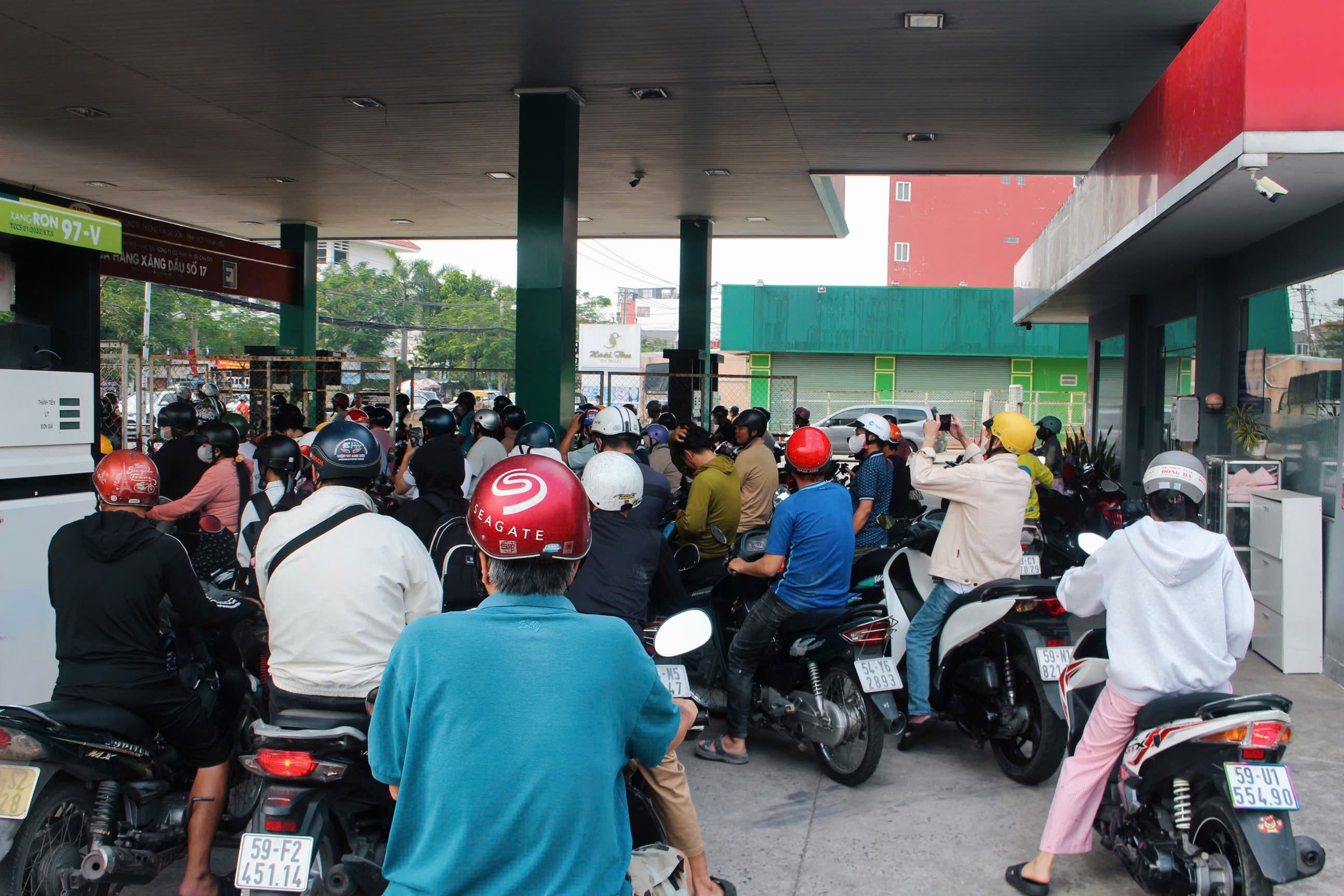 Giá xăng dầu hôm nay 11/3/2026: RON95 vượt 29.000 đồng, chi Quỹ bình ổn giá xăng dầu