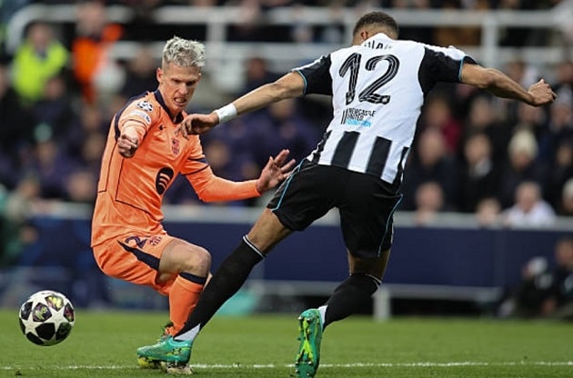 Malick Thiaw mắc sai lầm dẫn đến quả phạt đền cuối trận