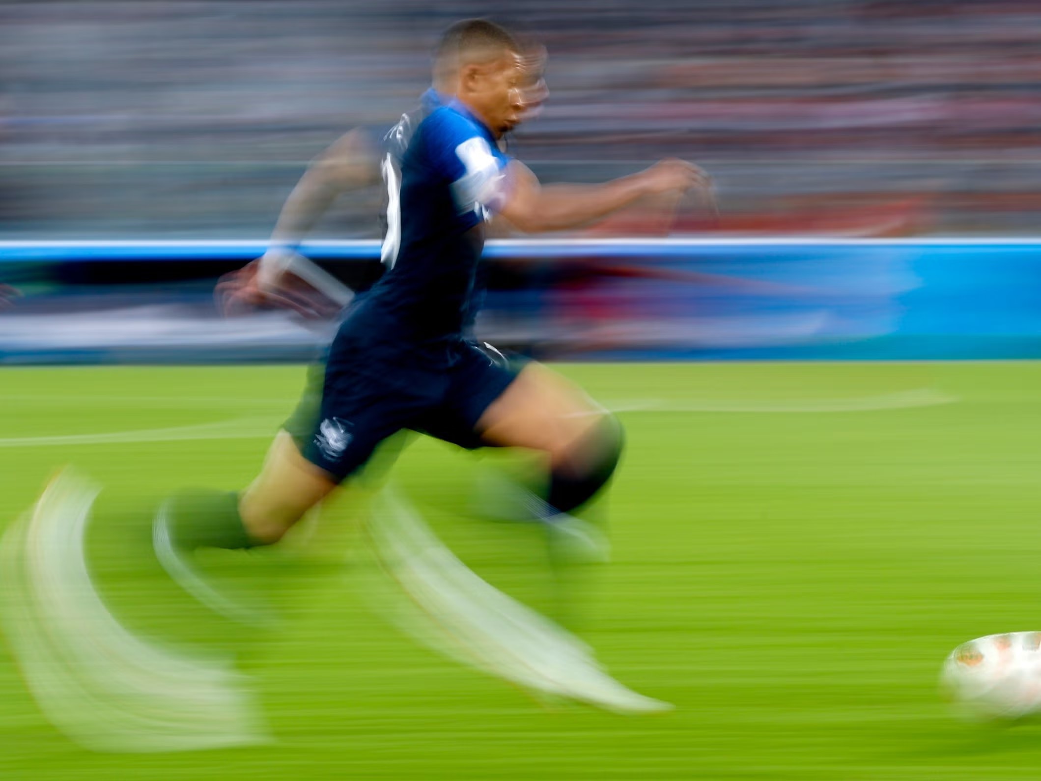 Mbappe và pha bứt tốc khiến thế giới sững sờ.
