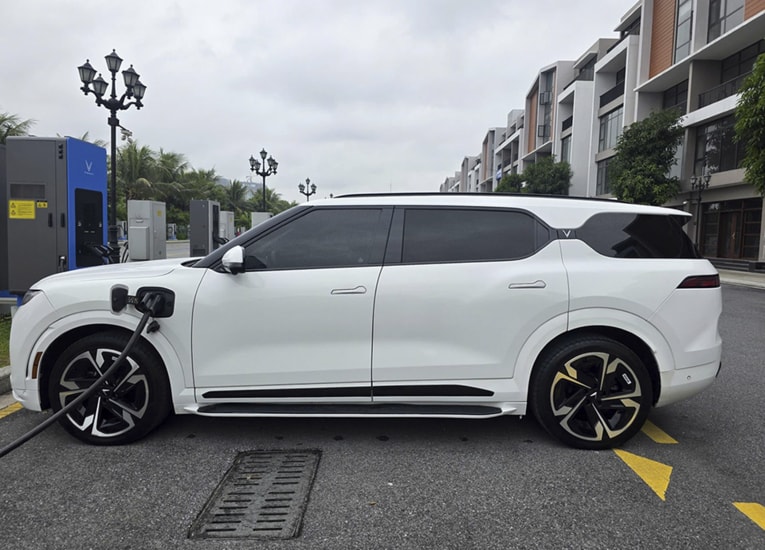 Anh Lê Văn Quyền và dàn xe VinFast VF 9