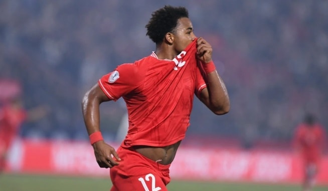 Tiền đạo Xuân Son trong màu áo đội tuyển Việt Nam