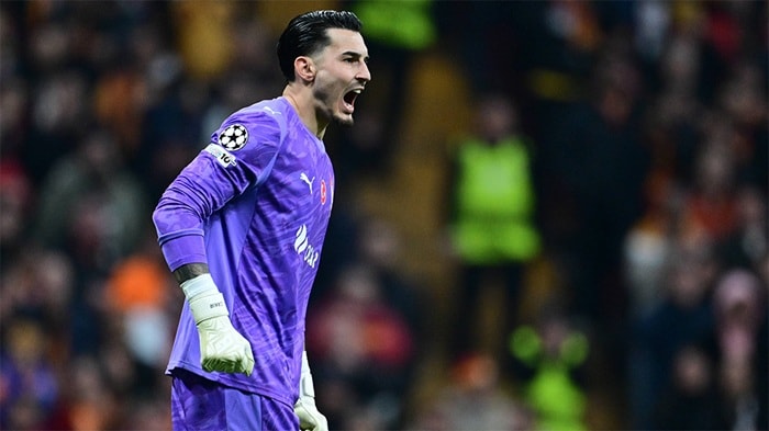 Ugurcan Cakir đã có một ngày thi đấu xuất sắc trước các chân sút Liverpool.