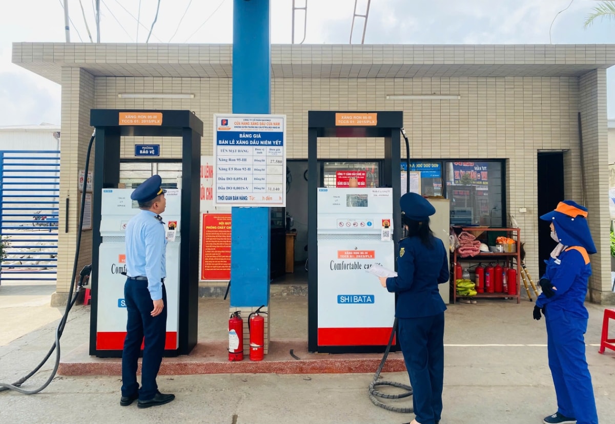 Giá xăng dầu hôm nay 12/3/2026 giảm mạnh, xăng RON95 giảm gần 4.000 đồng