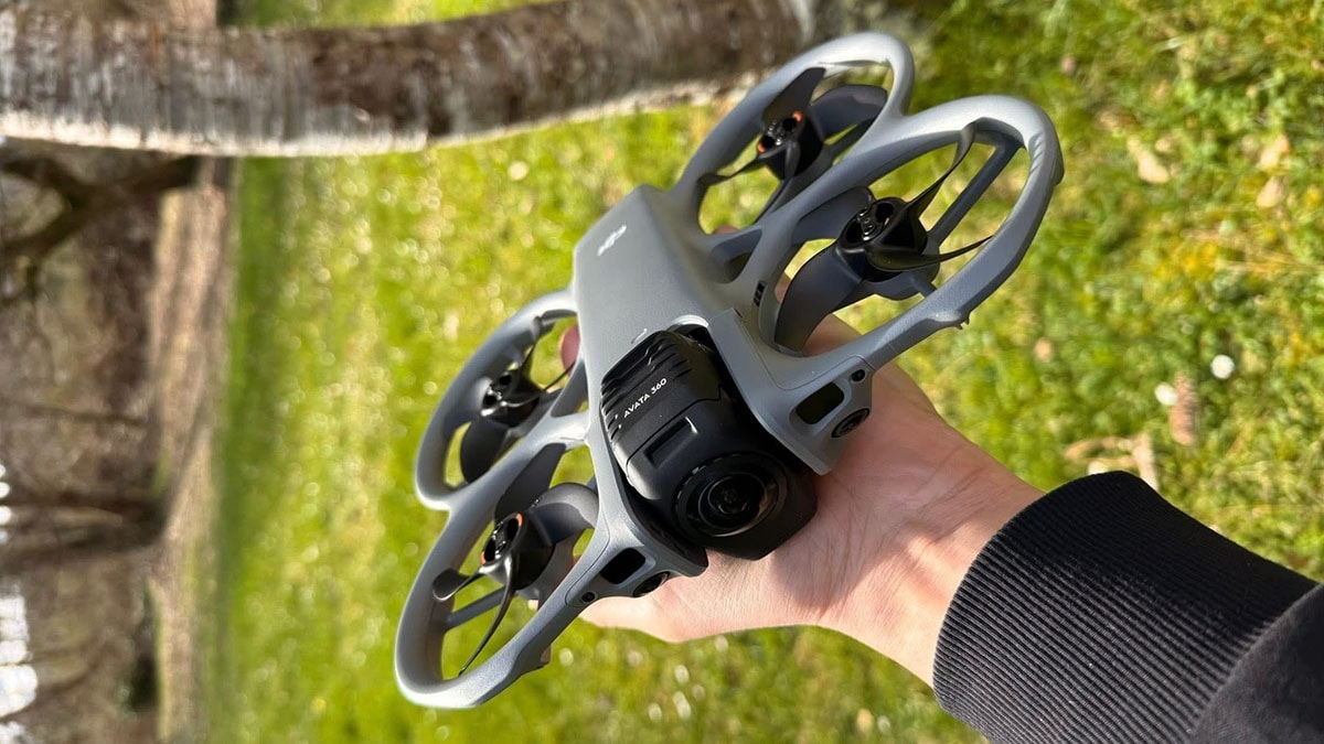 Thiết kế thực tế của DJI Avata 360 với khung bảo vệ cánh