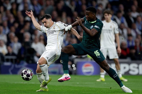 Marc Guehi để lộ nhiều khoảng trống ở trung lộ